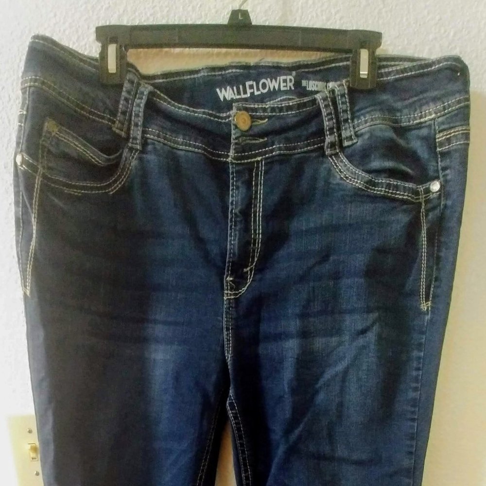 WallFlower "Luscious Curvy" Midrise Boot-Cut Jeans - Size 18 Juniors